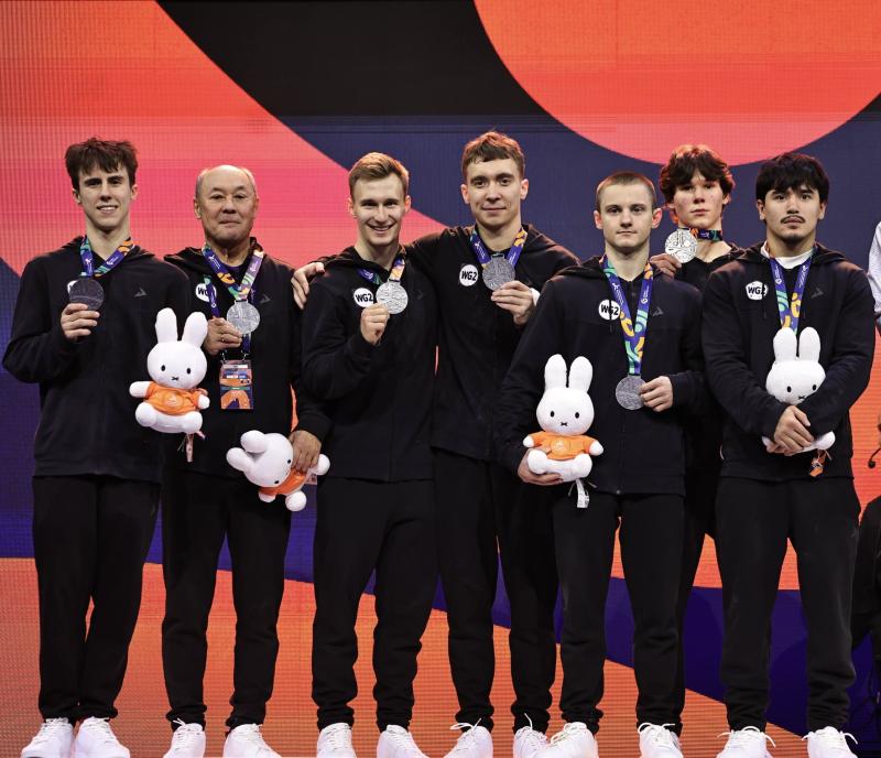 Мужская сборная России завоевала серебро чемпионата мира по спортивной гимнастике и выиграла путёвку на ОИ-2028