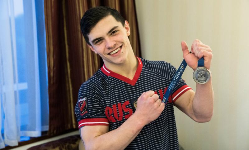 Артур Далалоян — о лайках, голом торсе, умении вовремя сказать нет и встрече Нового года под Эйфелевой башней