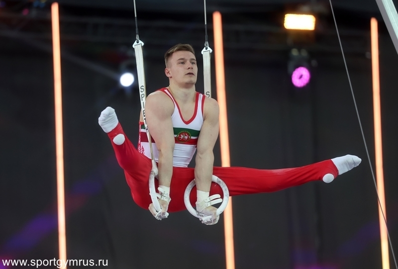 Чемпион России гимнаст Маринов снялся с финала упражнений на кольцах из-за травмы плеча